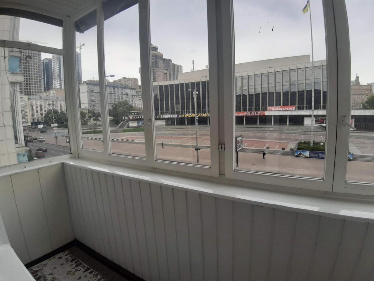 Двухкомнатная Вид На Дворец Украина Kyjev Exteriér fotografie
